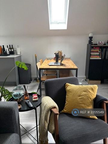 2 bedroom flat to rent - Photo 2