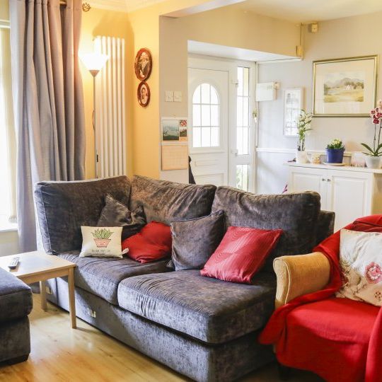 Cozy room to rent in 3-bedroom house in Ballymun, Dublin - Photo 1