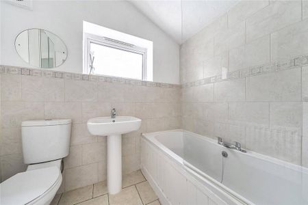 2 bedroom end of terrace house to rent - Photo 2