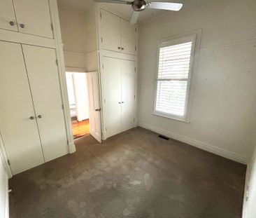 Ideal Location, 3 Bedroom Family Home, Workshop Area - Photo 5