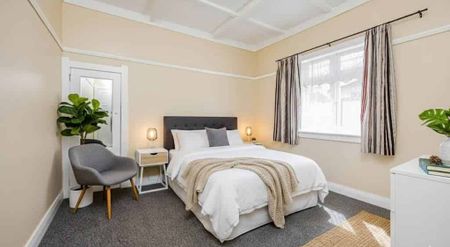 Standalone Home with Large Yard Near Otahuhu T... - Photo 2