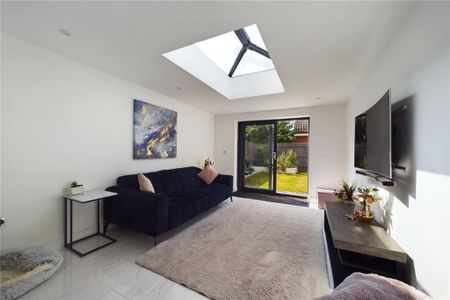 3 bedroom semi-detached house to rent - Photo 2