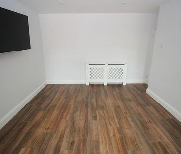 4 bedroom semi-detached house to rent - Photo 2