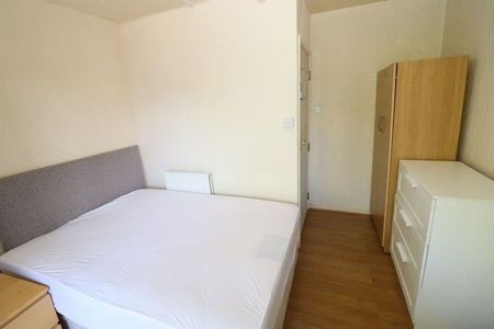 Room in a Shared Flat, Jenkinson House, E2 - Photo 2