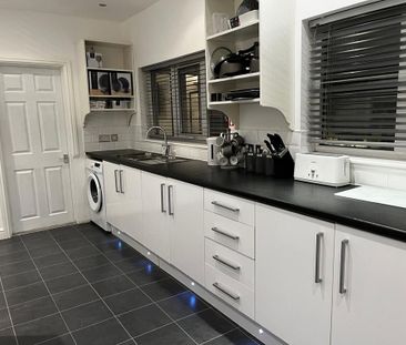 1 bedroom in a house share to rent - Photo 5