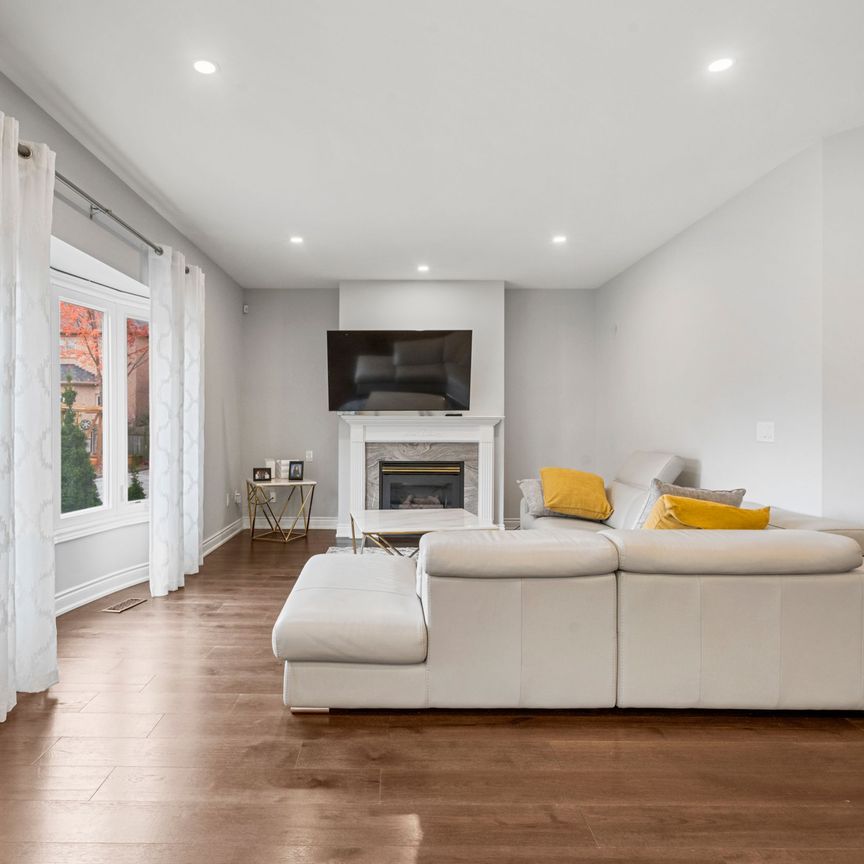 For Lease - 7 Edenbrook Crescent, Richmond Hill, Ontario - Photo 1