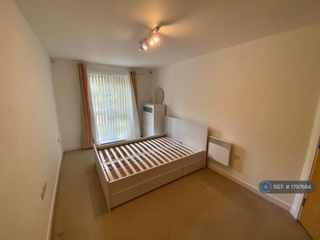 1 bedroom flat to rent - Photo 2