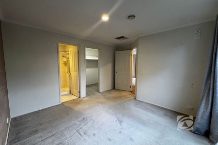 WELL PRESENTED FAMILY HOME IN A GREAT LOCATION - Photo 5