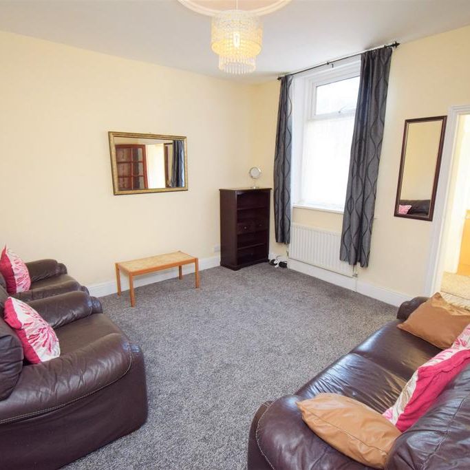 4 bedroom terraced house to rent - Photo 1