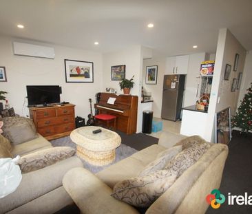 Fabulous Three Bedroom Townhouse - Photo 4