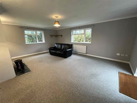 Mullion, Helston, Cornwall, TR12 - Photo 2