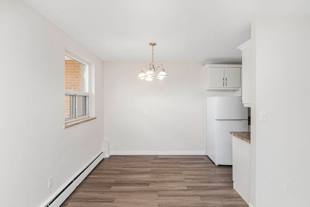 Dundurn Court Apartments - Photo 1