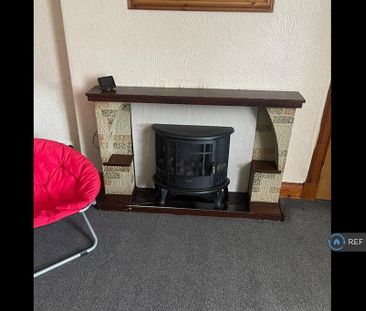 3 bedroom flat to rent - Photo 1