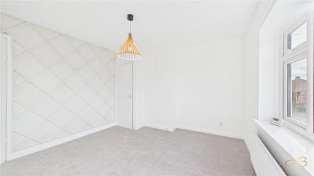 2 bedroom semi-detached house to rent - Photo 3