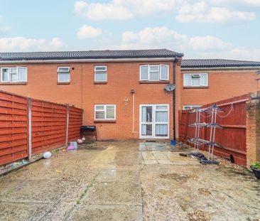 3 bedroom terraced house to rent - Photo 4