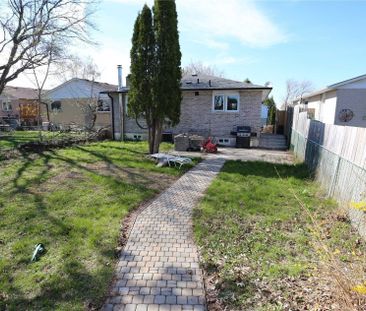 For Lease - 122 Armitage Drive Unit# Main, Newmarket, Ontario - Photo 3