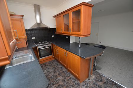 3 Bedroom End of Terrace - Photo 2