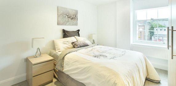 2 bedroom flat in Fulham - Photo 2