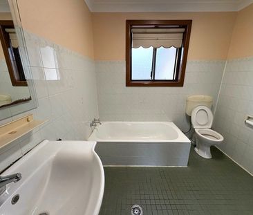 Older Style Two Bedroom Duplex!! - Photo 5