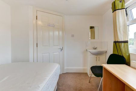 6 bedroom house to rent - Photo 3