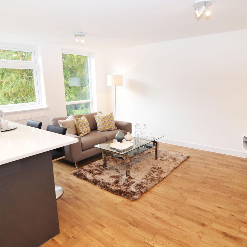 Harrowdene Gardens, Teddington, TW11 - Photo 1