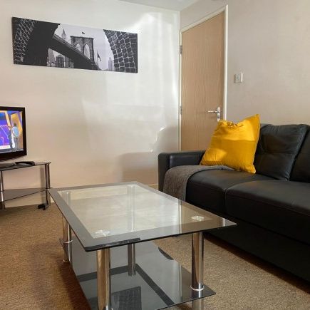 4 Bed - Flat 4, Cathedral Court â€“ 4 Bed - Photo 1