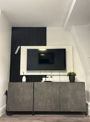 2 Bed Flat, Queens House, S1 - Photo 2