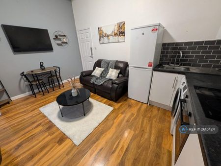 3 bedroom flat to rent - Photo 2