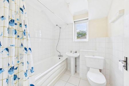 2 bedroom Flat in Sylvan Court, Farnborough - Photo 5
