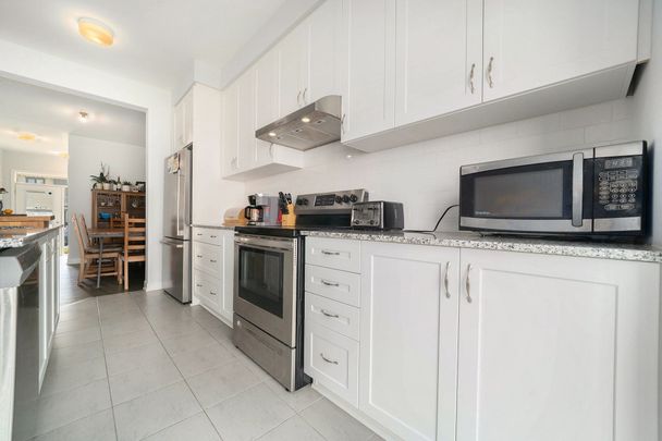 For Lease - 626 Allied Mews, Stittsville - Munster - Richmond, Ontario - Photo 1