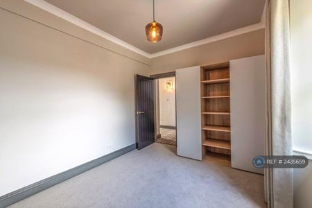 4 bedroom detached house to rent - Photo 4