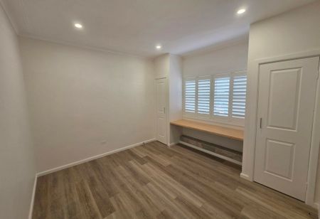 Available 14 November - Photo 4