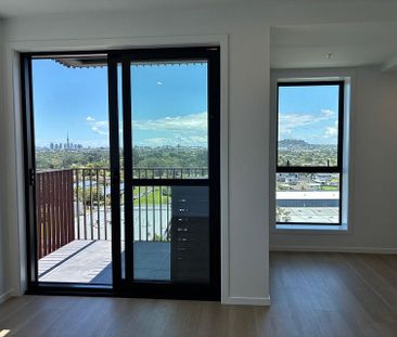 Brand new apartment with stunning city views - Photo 2