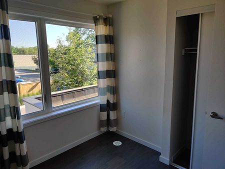 For Lease - 300 Alex Gardner Circle Unit# 63, Aurora, Ontario - Photo 4