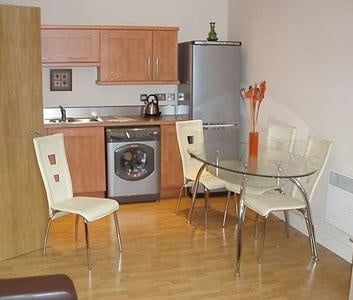 2 Bed Flat, Hartley Road, NG7 - Photo 4