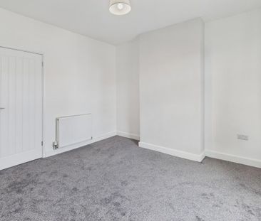 3 bedroom end of terrace house to rent - Photo 1