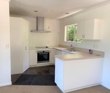 Three bedroom home with city views - Photo 5