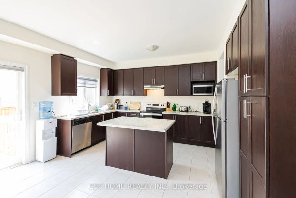 Detached Home For Lease | E9044678 - Photo 1