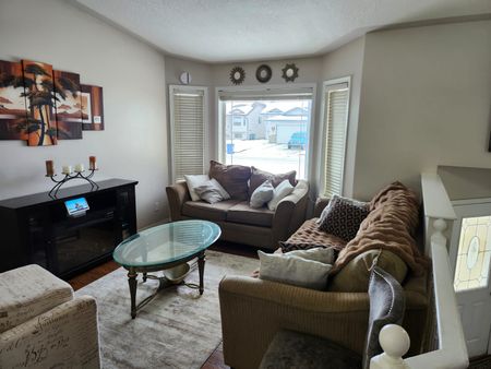 Family Home in Deer Park! - Photo 4