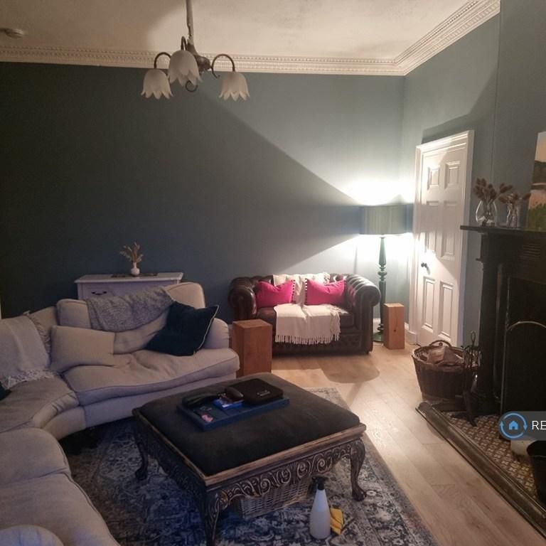 3 bedroom flat to rent - Photo 1