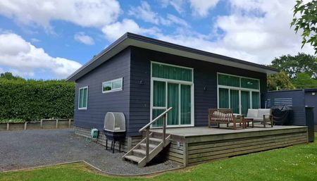 Riverhead Beauty - Photo 3