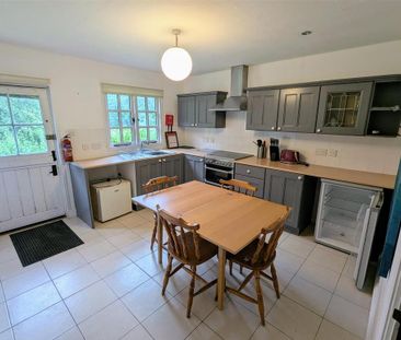 2 bedroom semi-detached house to rent - Photo 5