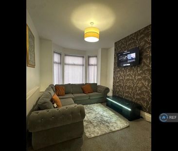 1 bedroom in a house share to rent - Photo 1
