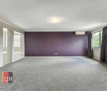 SPACIOUS, EXECUTIVE-STYLE HOME IN BRIDGEMAN DOWNS - Photo 5