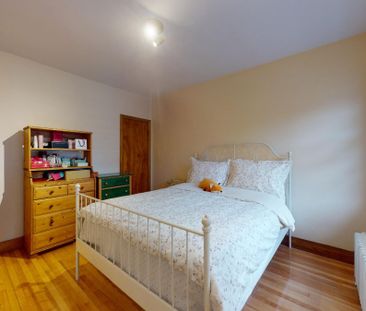 Grand 5 1/2 RÉNOVÉ avec 3 chambres fermées et sous-sol fini offert ... - Photo 2