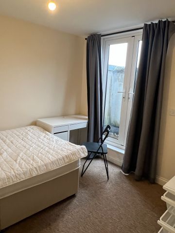 6 Bed Flat, Bond Street, BS1 - Photo 3