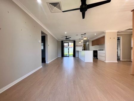 Prime Location! - Photo 3