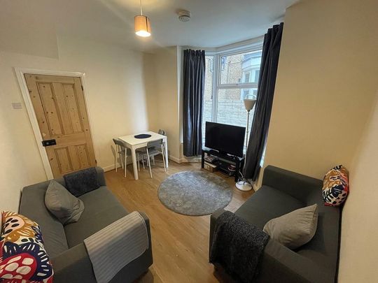 4 bedroom terraced house to rent - Photo 1