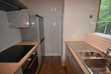 Drummond Gardens, Epsom, Surrey, KT19 8RP - Photo 5