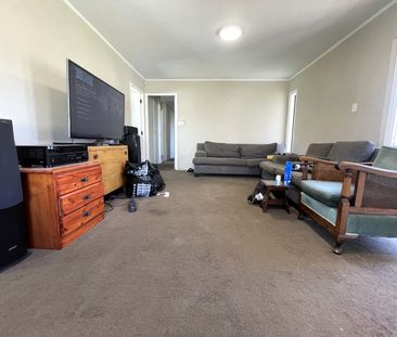 A renovated 3 bedrooms property in Highland Park - Photo 1